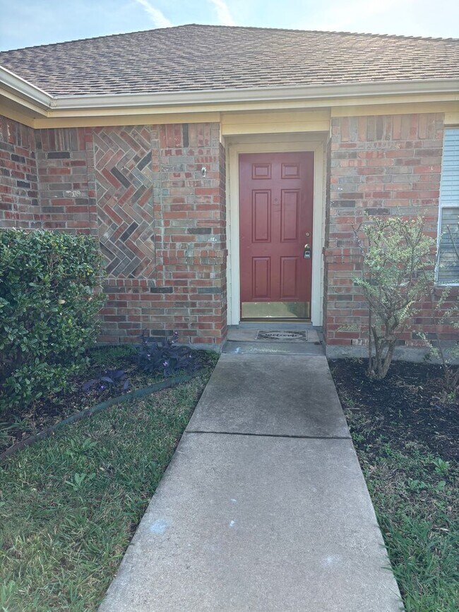 Building Photo - 813 Sage Cir