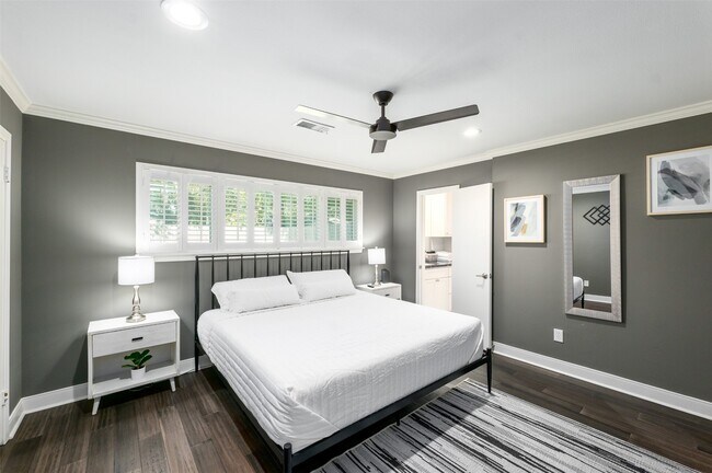 Building Photo - 9330 Meadowbriar Ln