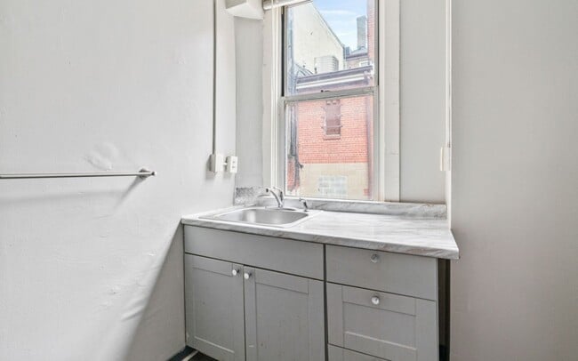 Building Photo - Pittsburgh - 3 Bed 2 Bath - Just Renovated