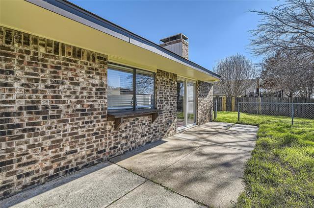 Building Photo - 2200 Sequoia Ln