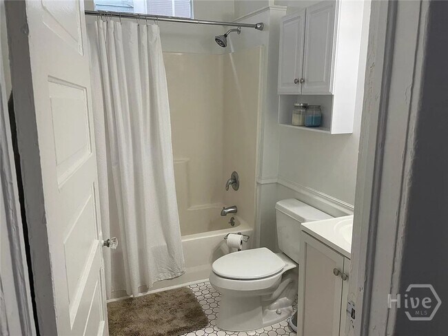 Building Photo - 2206 Barnard St