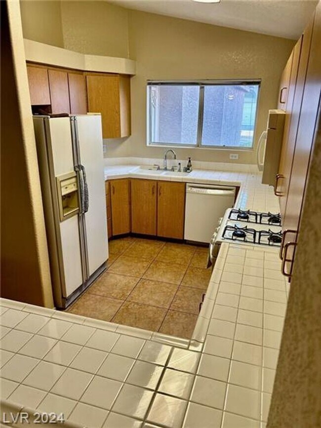 Building Photo - Furnished-Optional Single-Story Townhome in 89145