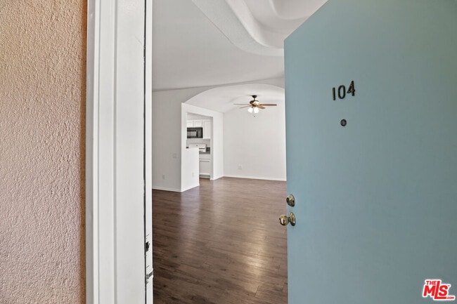 Building Photo - 1402 Wellesley Ave