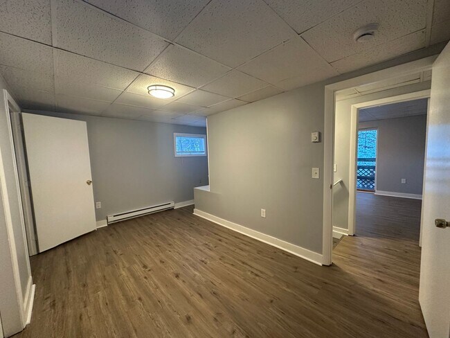 Building Photo - Beautifully Renovated Multilevel 2-Bedroom...