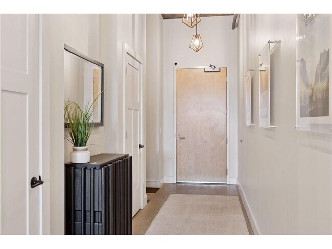 Building Photo - 718 N Washington Ave