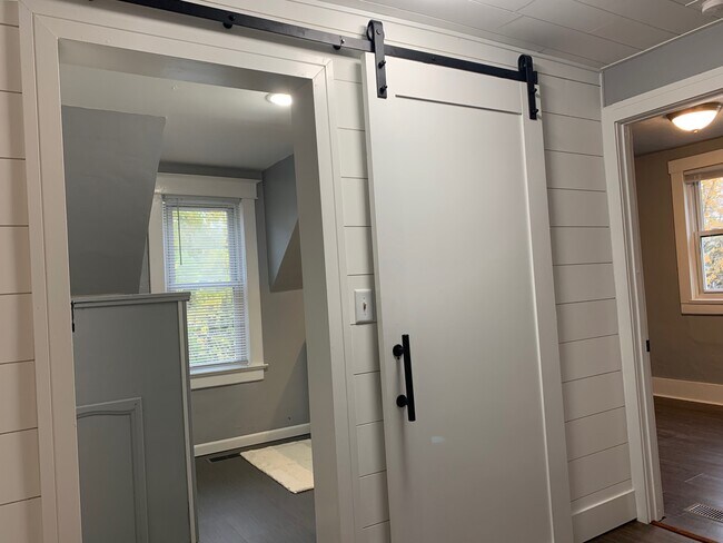 Upstairs Bathroom - 409 State St E
