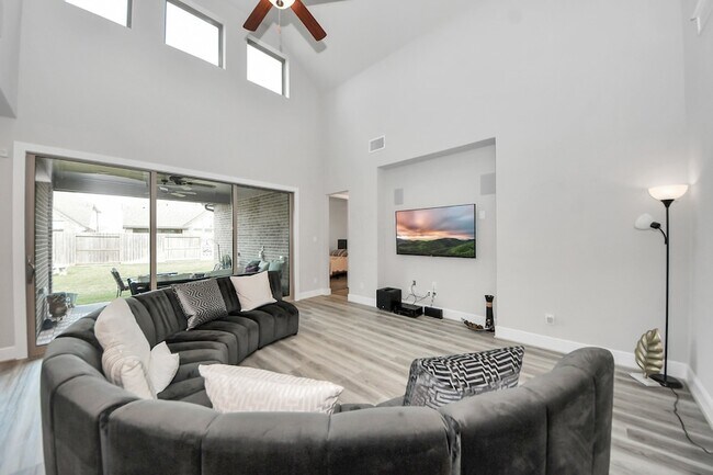 Building Photo - 10514 Rigel Rdg Wy