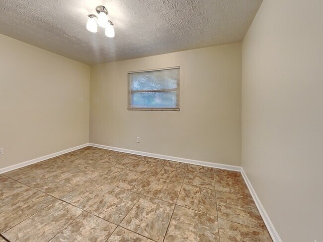 Building Photo - 8249 Devoe St