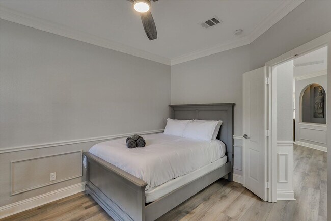 Building Photo - 2010 Indian Trail