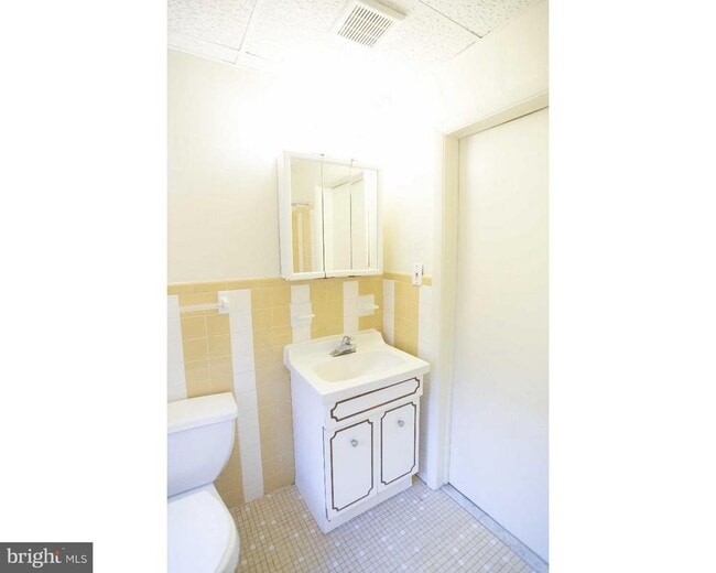 Building Photo - 901 Clinton St