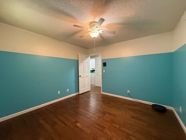 Building Photo - 3 Bedroom 3 Bathroom Home in Kingsport, TN