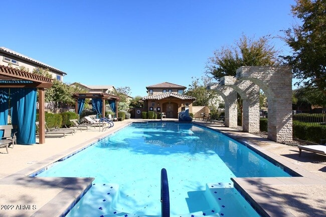 Building Photo - 4717 E Betty Elyse Ln