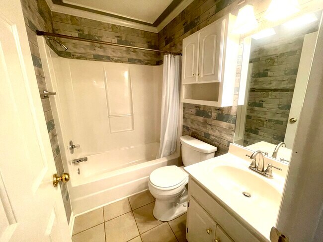 2nd bathroom - 1946 Black Fox Xing