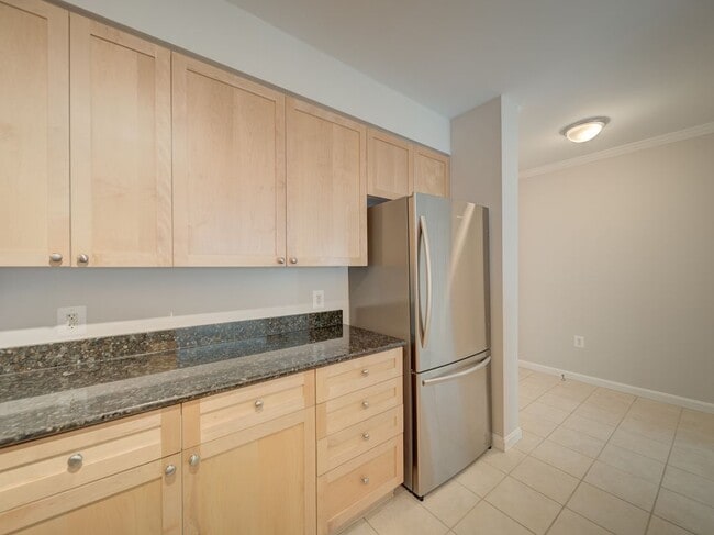 Building Photo - 3101 N Hampton Dr