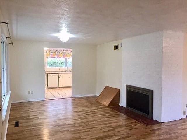 Building Photo - 727 S Tyler St