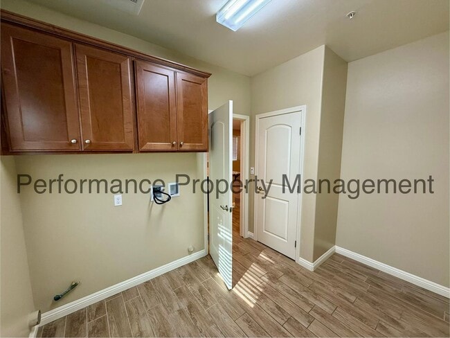 Building Photo - Stunning 4 Bed/3 Bath NW Bakersfield Home w/ Solar, RBP & $0 Deposit Option