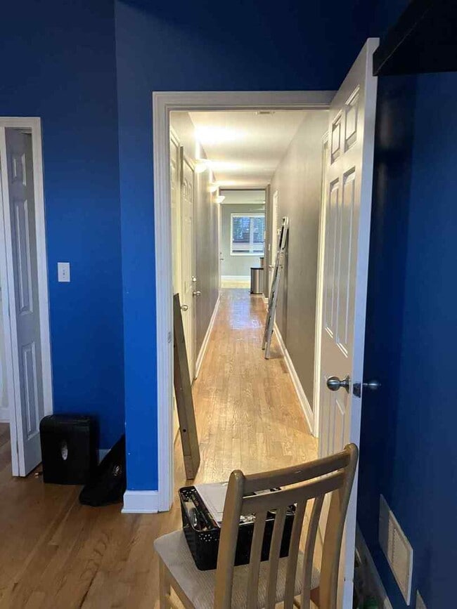 Building Photo - 612 S Western Ave