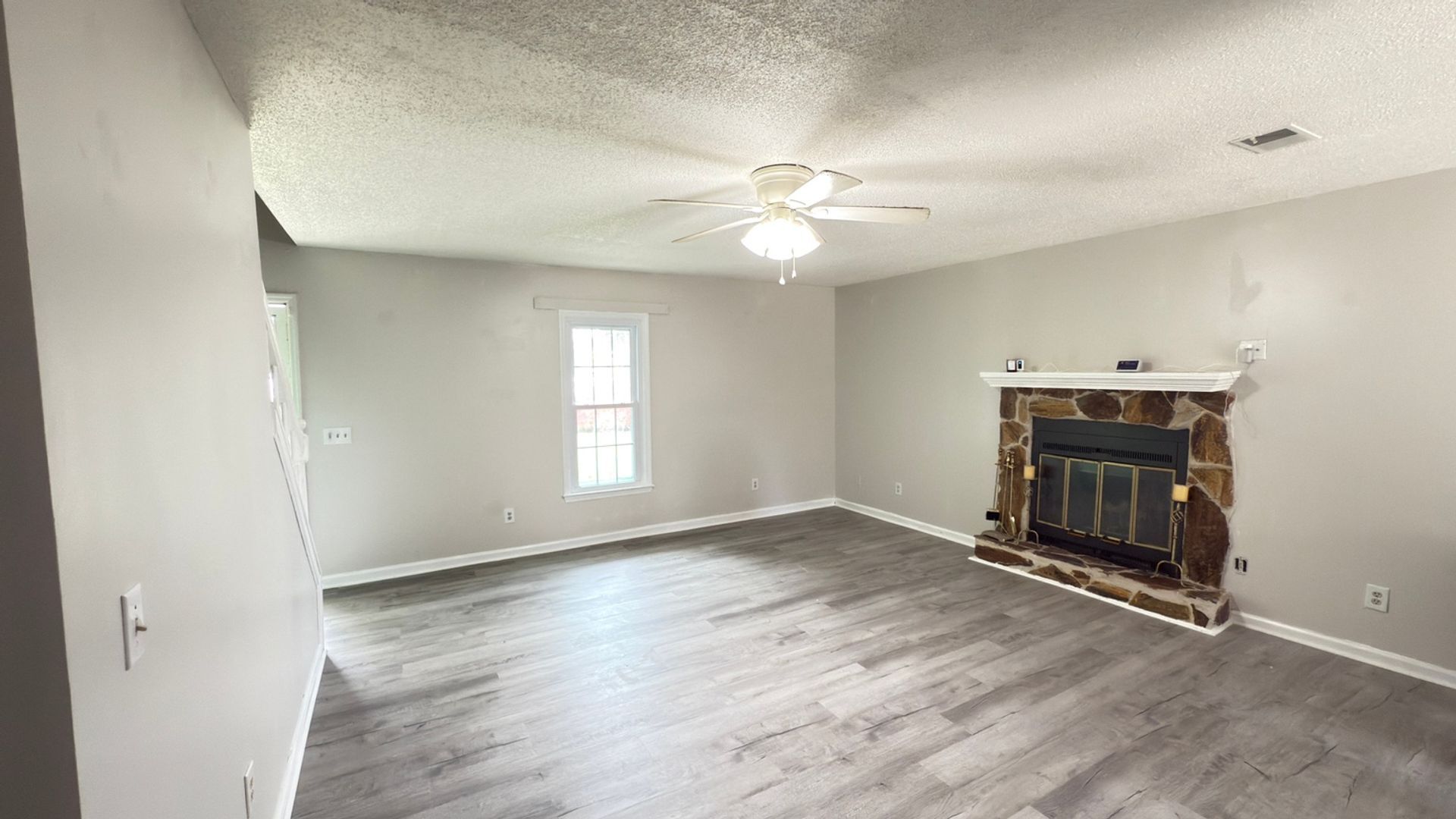 Building Photo - 210 Cuddles Ct