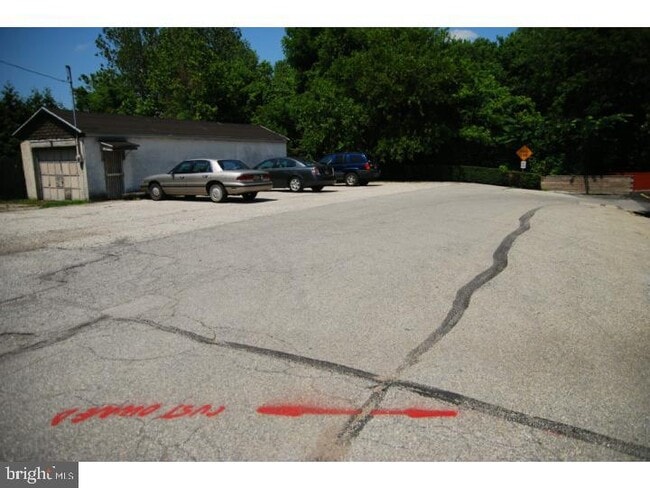 Building Photo - 4 W 1st Ave