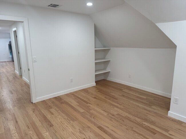 Building Photo - 263 Hawley Ave