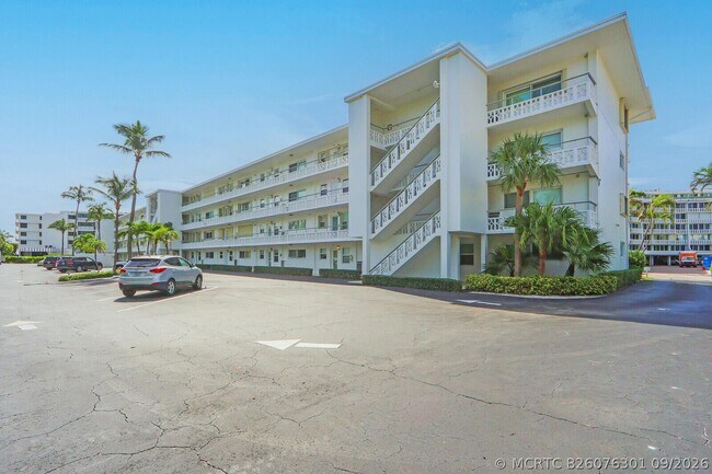 Building Photo - 139 Sunrise Ave
