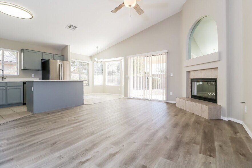 Building Photo - 9847 W Irma Ln
