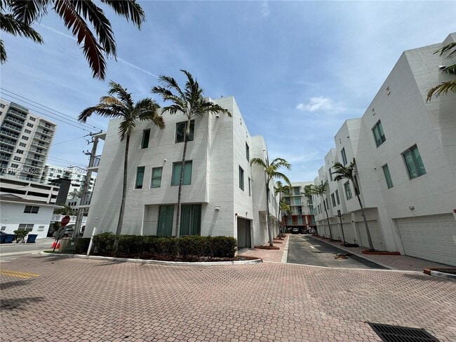 Building Photo - 2130 Van Buren St