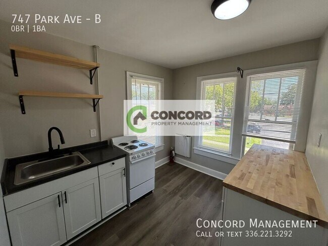 Building Photo - 747 Park Ave