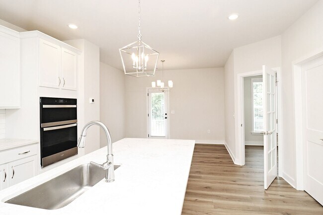 Building Photo - Dog-Friendly Townhouse Just South of Downtown Charlottesville