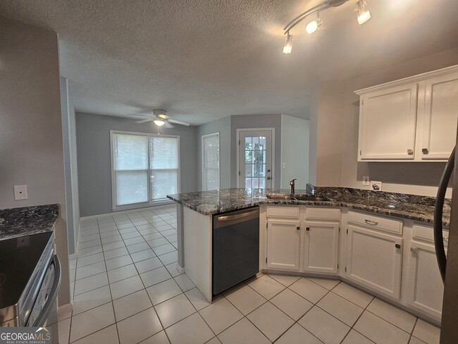 Building Photo - 30 Glenridge Dr