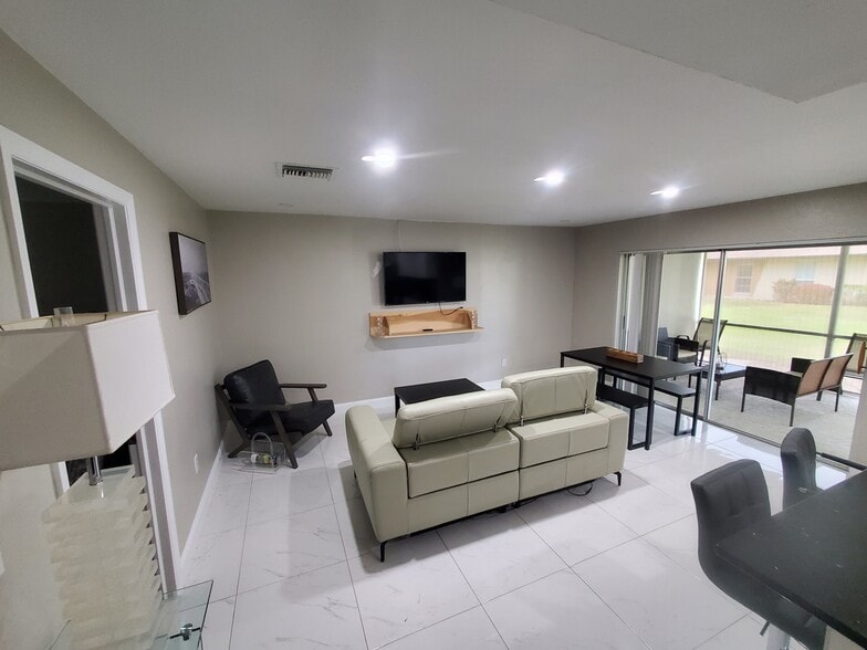 Building Photo - 3568 Boca Ciega Dr