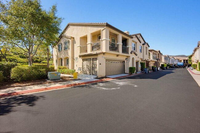 Building Photo - 42910 Avenida Amistad