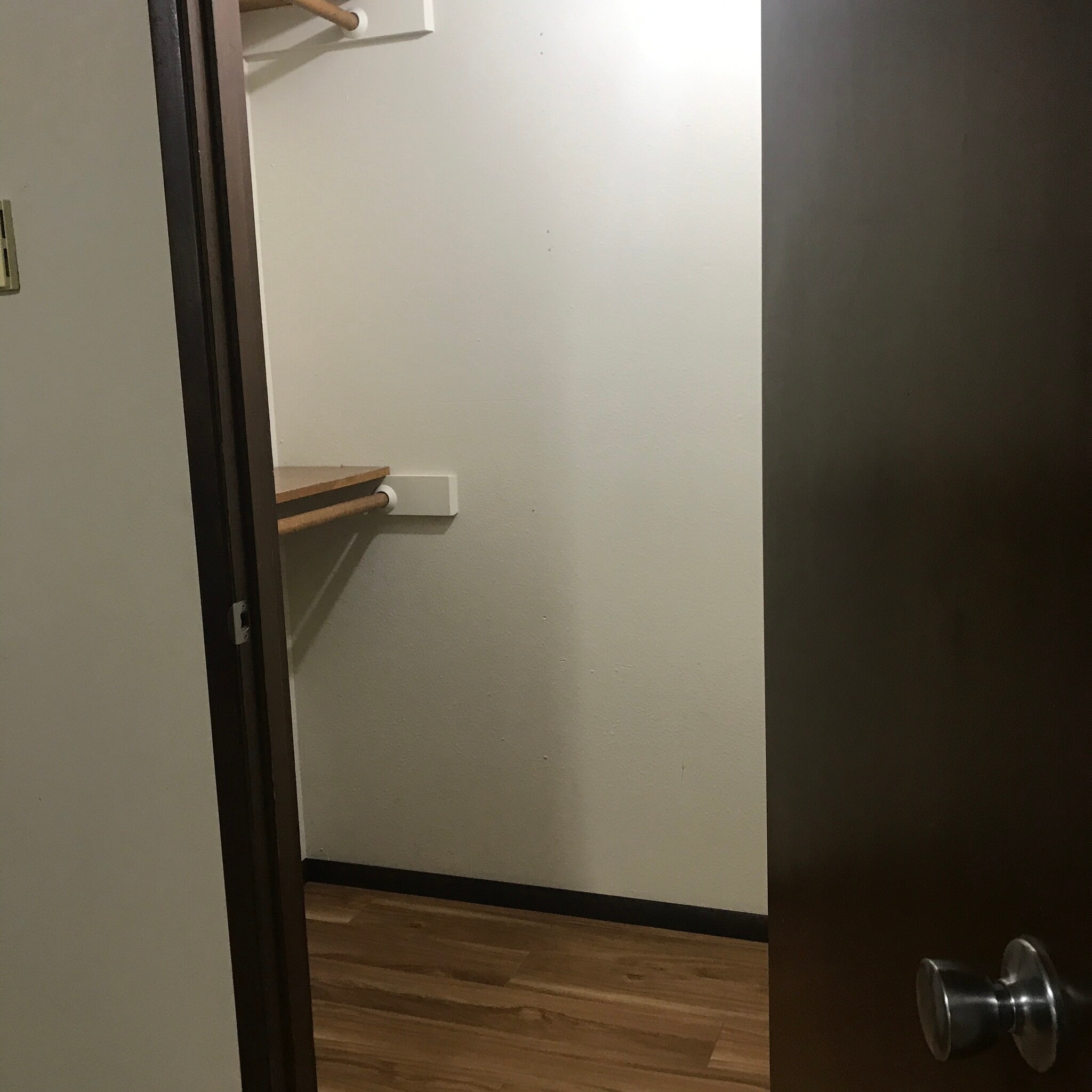 7836 walk in closet leeft side - 7834 Custer Rd W