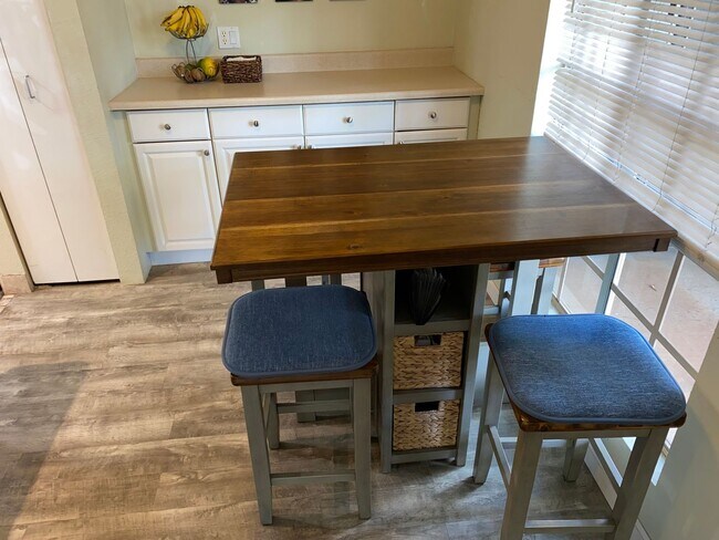 Building Photo - Nicely Furnished, tastefully remodeled, downstairs Kihei Villages with 2 designated parking spaces