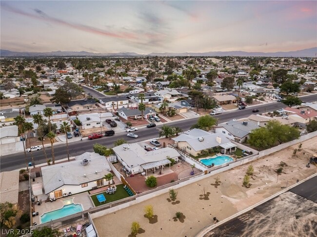 Building Photo - 3992 Chinchilla Ave