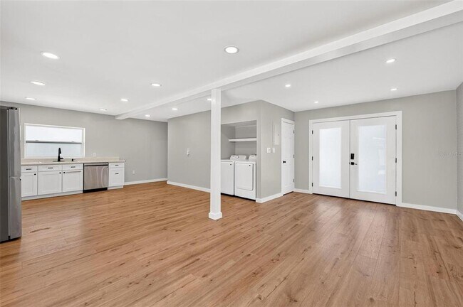 Building Photo - 1099 Grove Ave