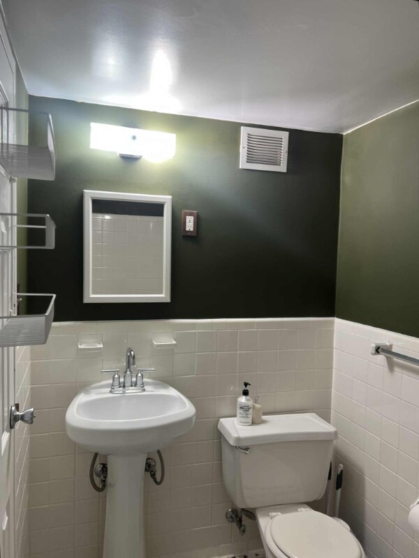 Building Photo - 1801 Clydesdale Pl NW