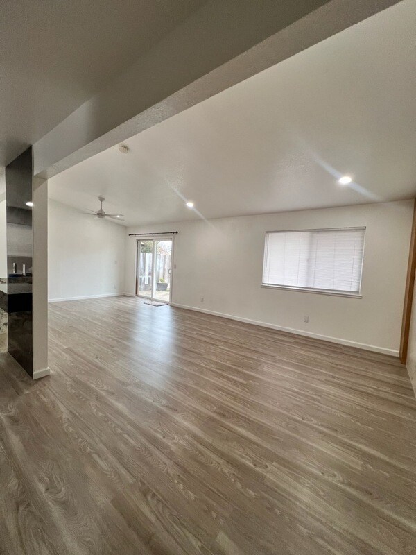 Building Photo - 1074 Plumwood Ct