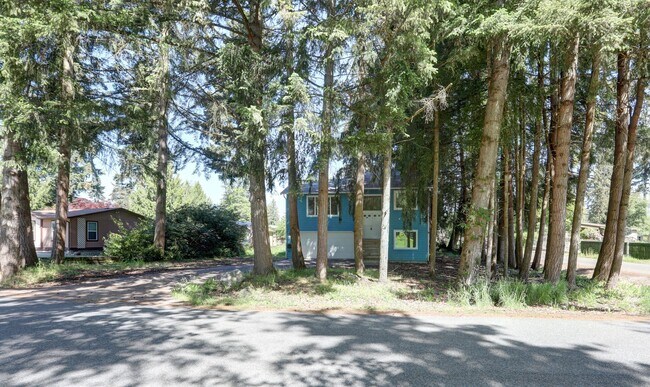 Building Photo - Charming 3 Bedroom Home Nestled Among the Trees in Bonney Lake – Spacious & Private