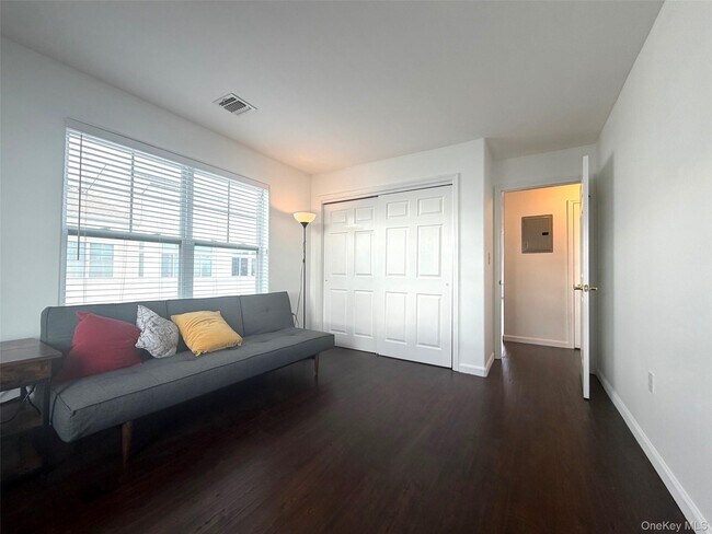 Building Photo - 70-24 Sandy Dune Way