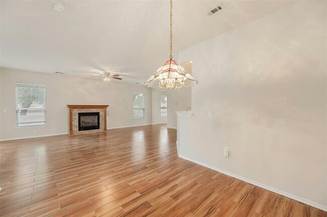 Building Photo - 104 Honey Creek Trail