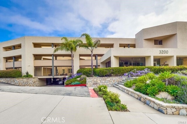 Building Photo - 3200 La Rotonda Dr