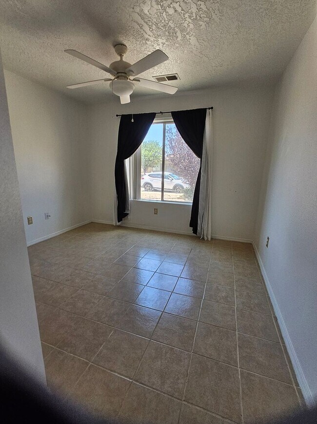 Building Photo - Clean THREE Bedroom Home For Rent