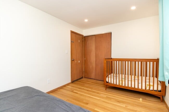 Building Photo - 22 Livoli Rd