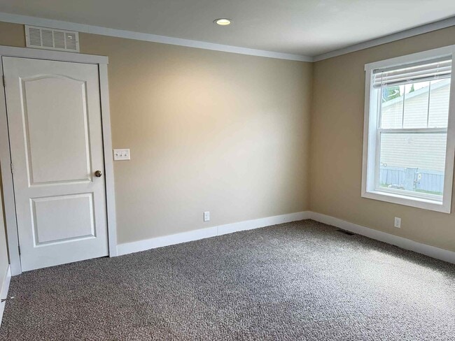 Building Photo - 48571 Lakeview Cir