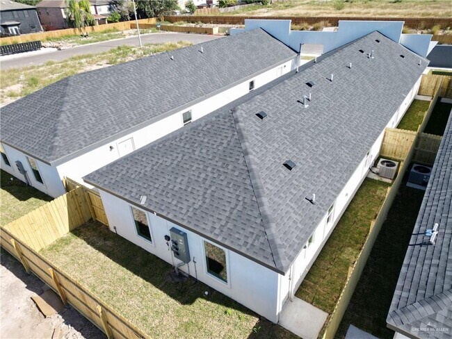 Building Photo - 28 Hilltop S Ave