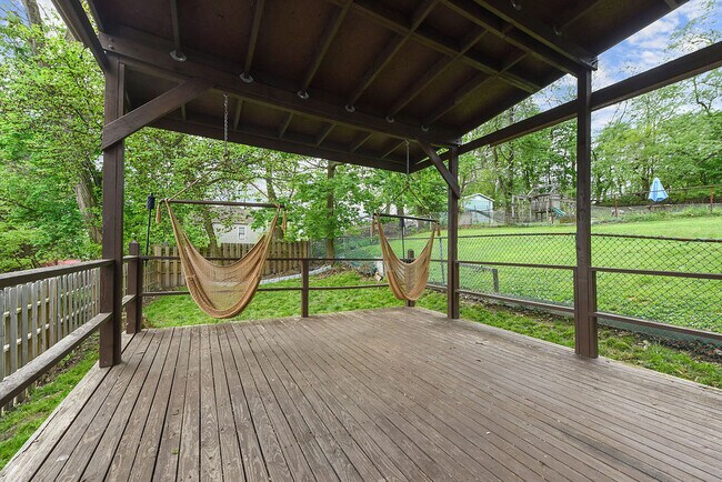Building Photo - 5470 Hillcrest St