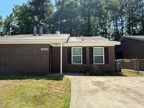 Building Photo - Freshly Painted 2Br 2Ba Duplex