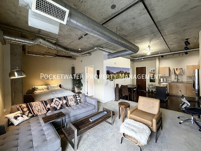 Building Photo - 3601 Arapahoe Ave