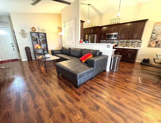 Building Photo - 1518 W Lobster Trap Dr